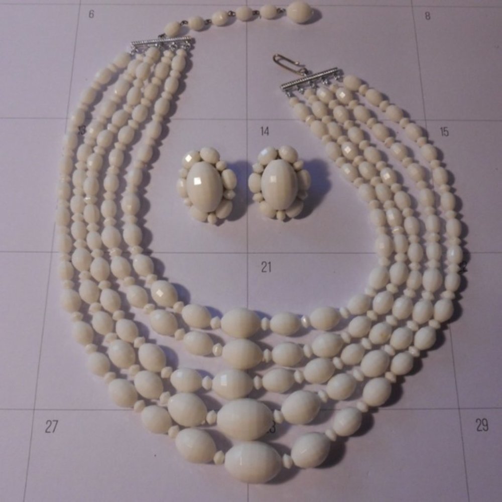 "Vintage White Plastic Bead Necklace Clip Earrings "